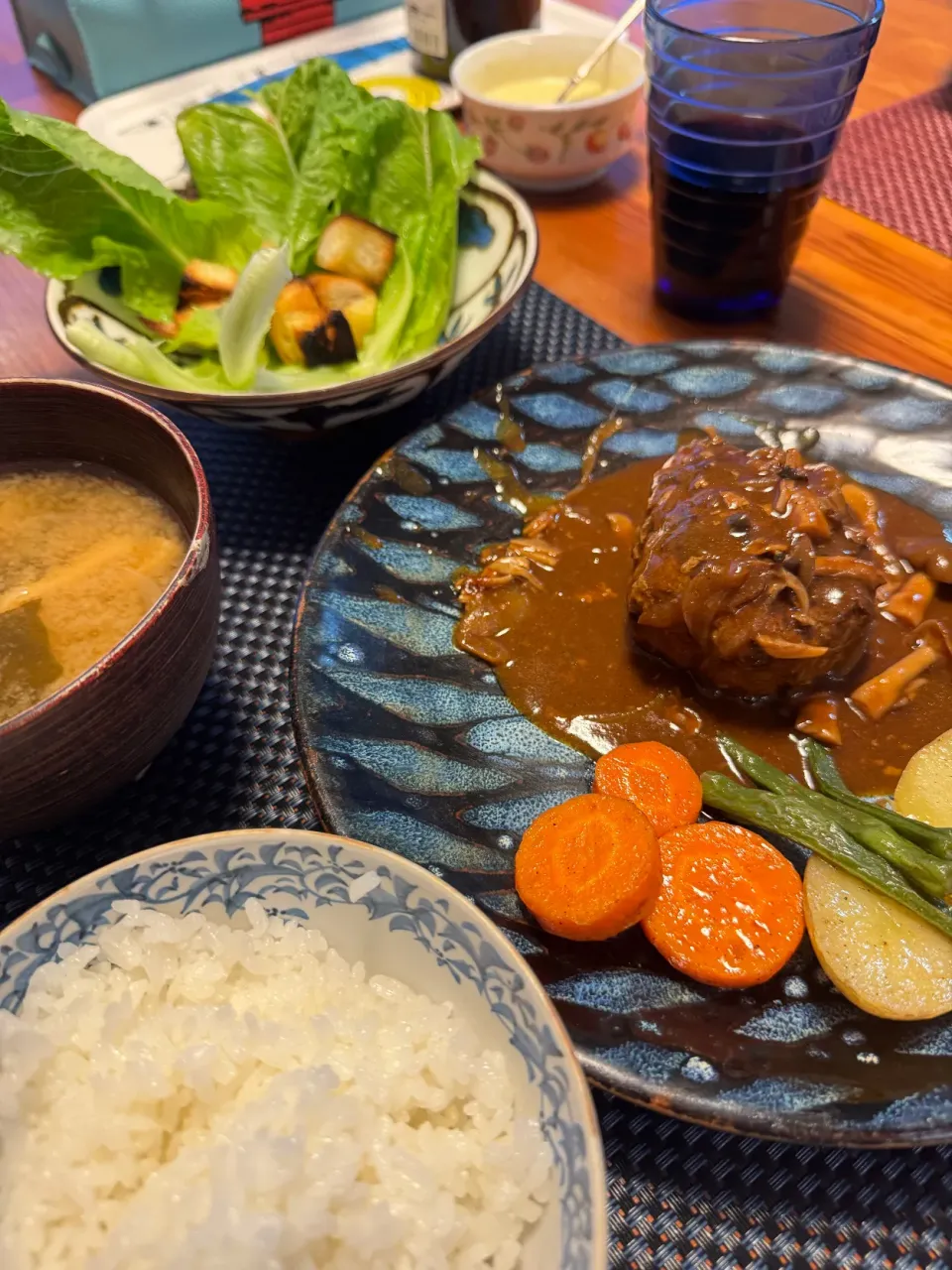 煮込ハンバーグ & シーザーサラダ|Seiji Kinoshitaさん