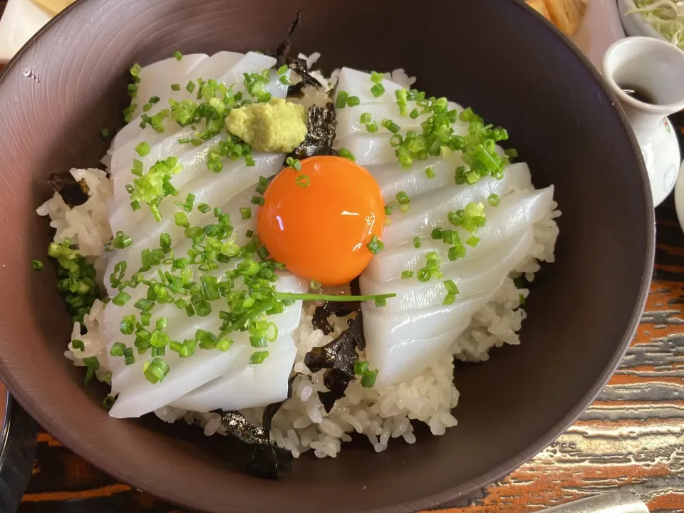 イカ丼|サンドウィッチ伯爵さん