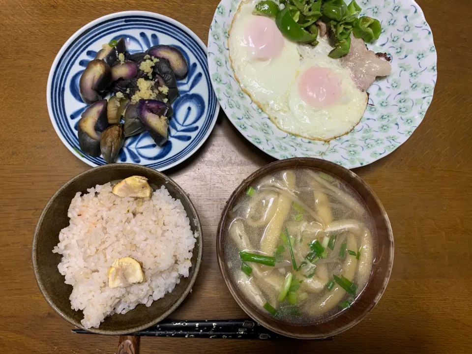 昼食　豚バラ目玉焼き定食|ATさん