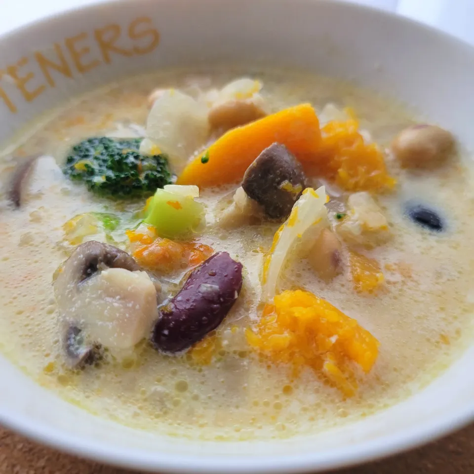 晩秋から初冬へ　　　　　　　　　　　　朝市バターナッツカボチャでこっくり豆乳味噌スープ|みるくここあさん