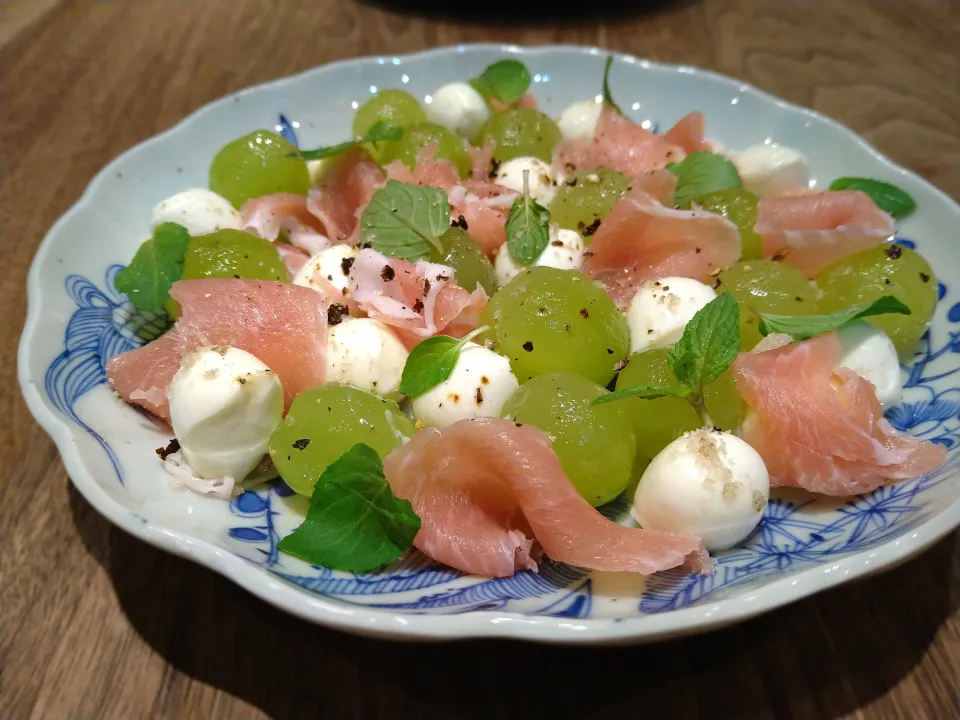 シャインマスカットのカプレーゼ|古尾谷りかこさん