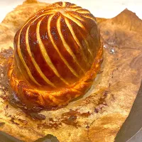 立山牛、フォアグラ、トリフのパイ包み焼き