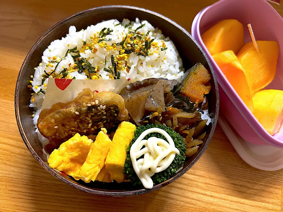 鯖の甘辛焼き🥚ピリ辛こんにゃく　きんぴら🎃|JKお弁当さん