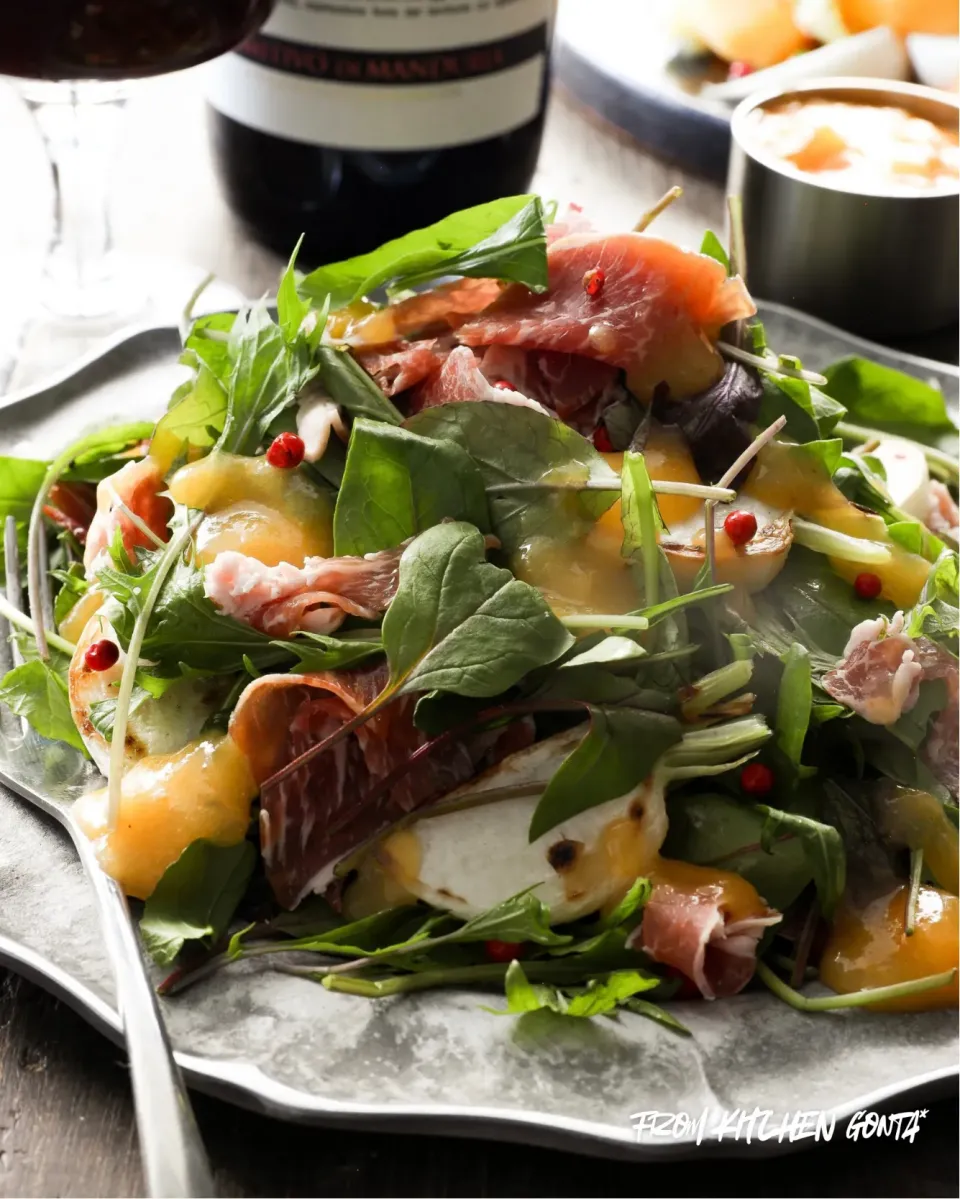 🆕《1年越し…🤣渾身の柿レシピ》秋満載🍂焼きカブと生ハムのサラダ★柿ドレ添え|gonta*さん