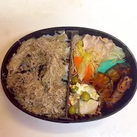 土曜日弁当（焼きビーフン、なんきん豚巻き）|ももかさん