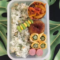 同じお弁当の弟版は100均タッパー|らぴすらずり(らぴ)さん