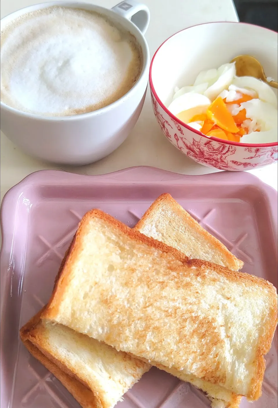 Good Saturday morning 🌞☕😘butter sugar toasts with overcooked eggs and warm cappuccino 😍|🍒lynnlicious🍒さん