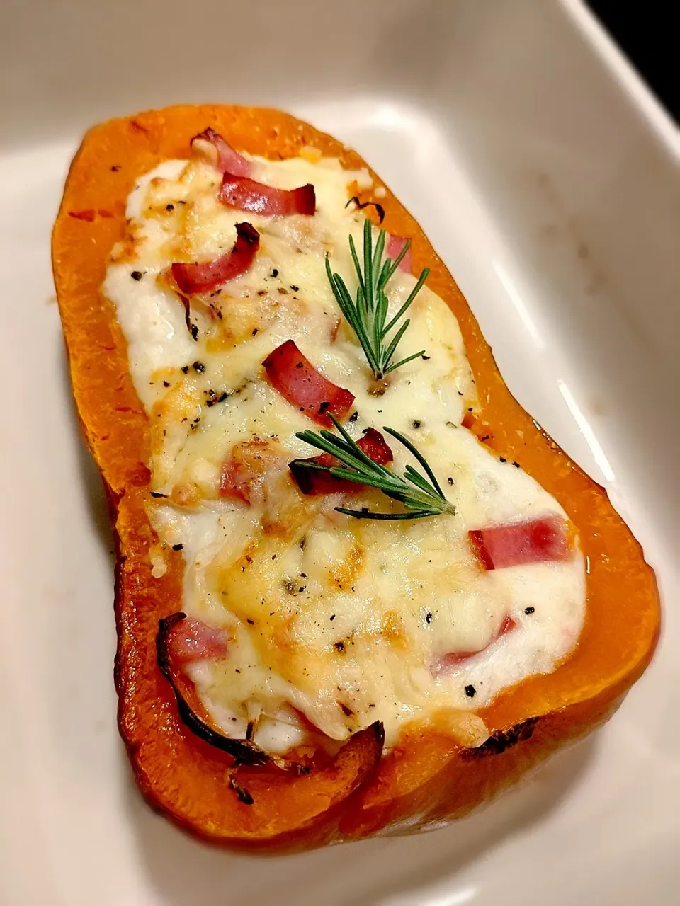 【バターナッツかぼちゃ】丸ごとグラタン|みりさん