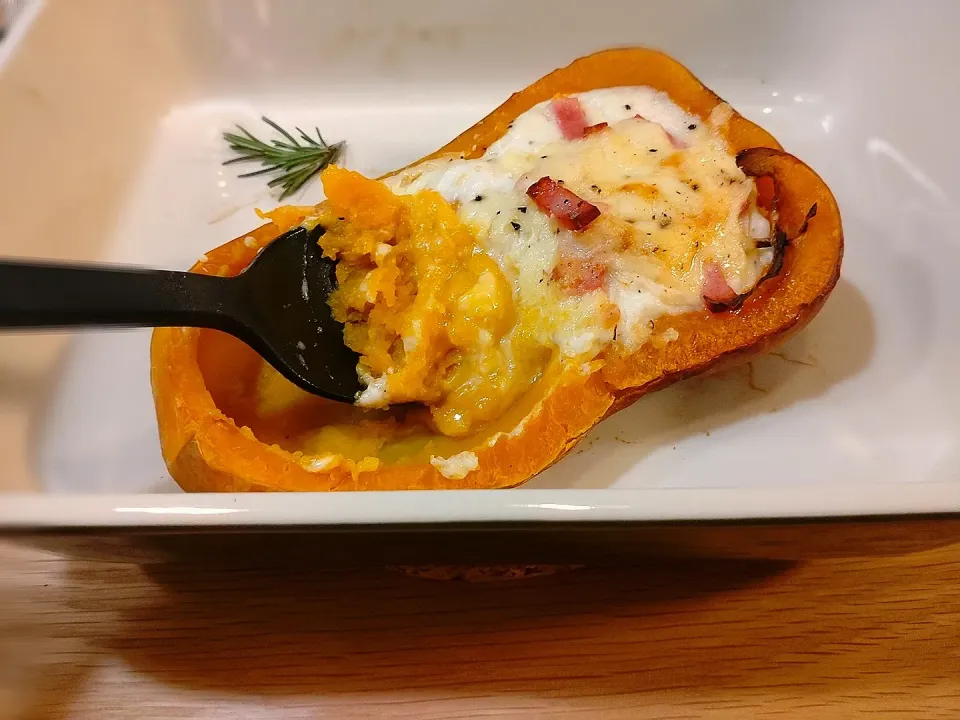 【バターナッツかぼちゃ】丸ごとグラタン|みりさん