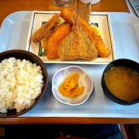 6種の魚　ミックスフライ定食|ビクミンさん