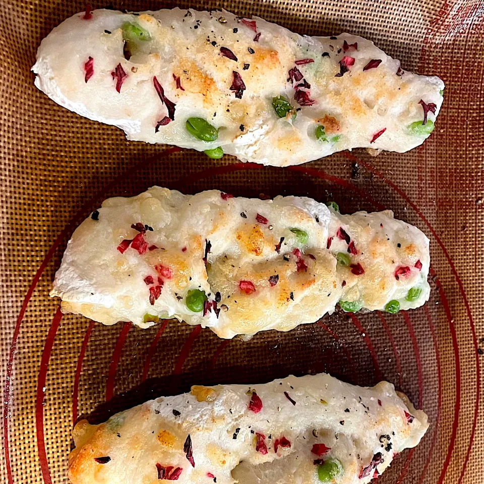 枝豆＆玄米チーズとローゼル塩漬け米粉パン🥖|kyon2さん