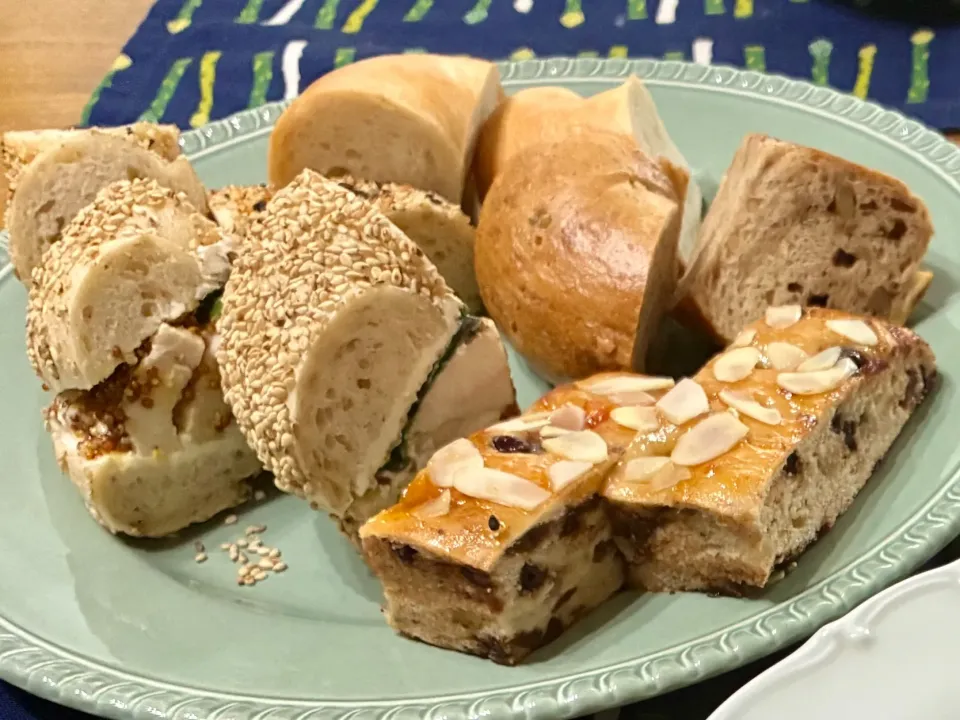 ベーグルいろいろ〜チキンのベーグルサンド、胡桃ベーグル、プレーンetc|おさむさん