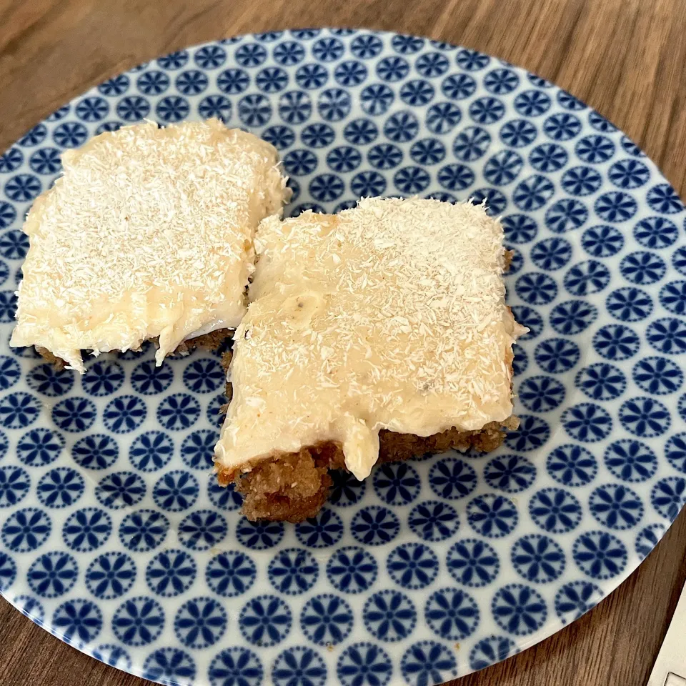 【Kıbrıs tatlısı キプルスタトラス】義姉が作った胡桃とココナッツのケーキ|きなこもちさん