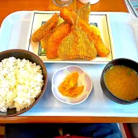 鋸南黄金アジフライ定食🐟|なみさん