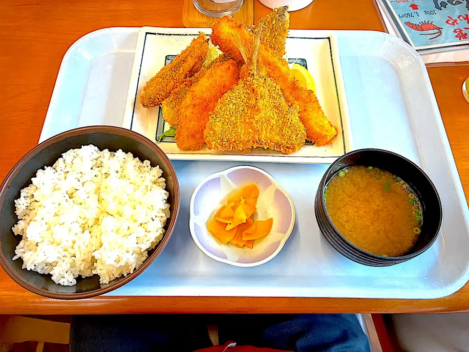 鋸南黄金アジフライ定食🐟|なみさん