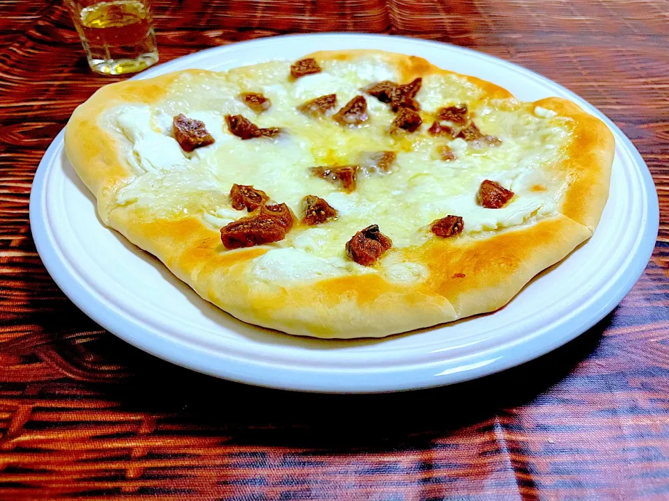 ピザ3種 〜 ❶クリームチーズとドライいちじくのピザ|ももさん