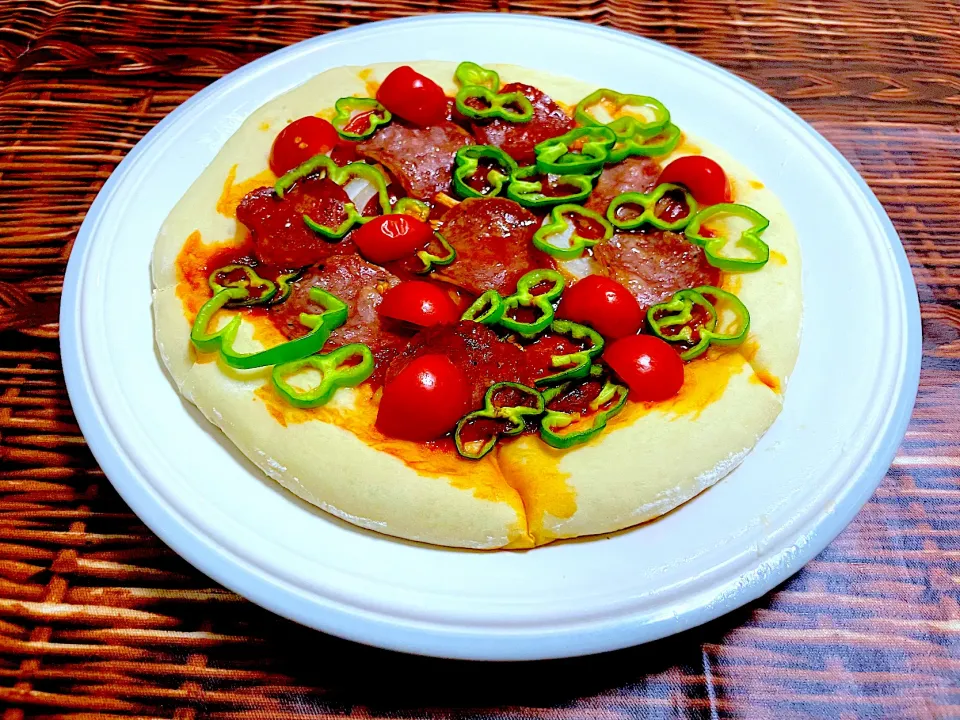 ももさんの料理 ピザ3種 〜 ❷サラミとトマトのピザ|ももさん
