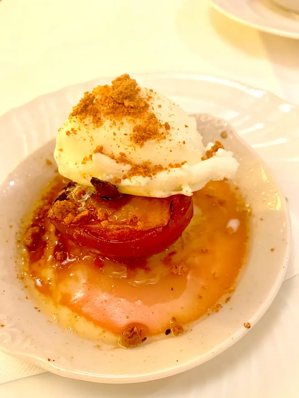 Cinnamon Baked Apple Topped With Vanilla Ice Cream|gonbenさん