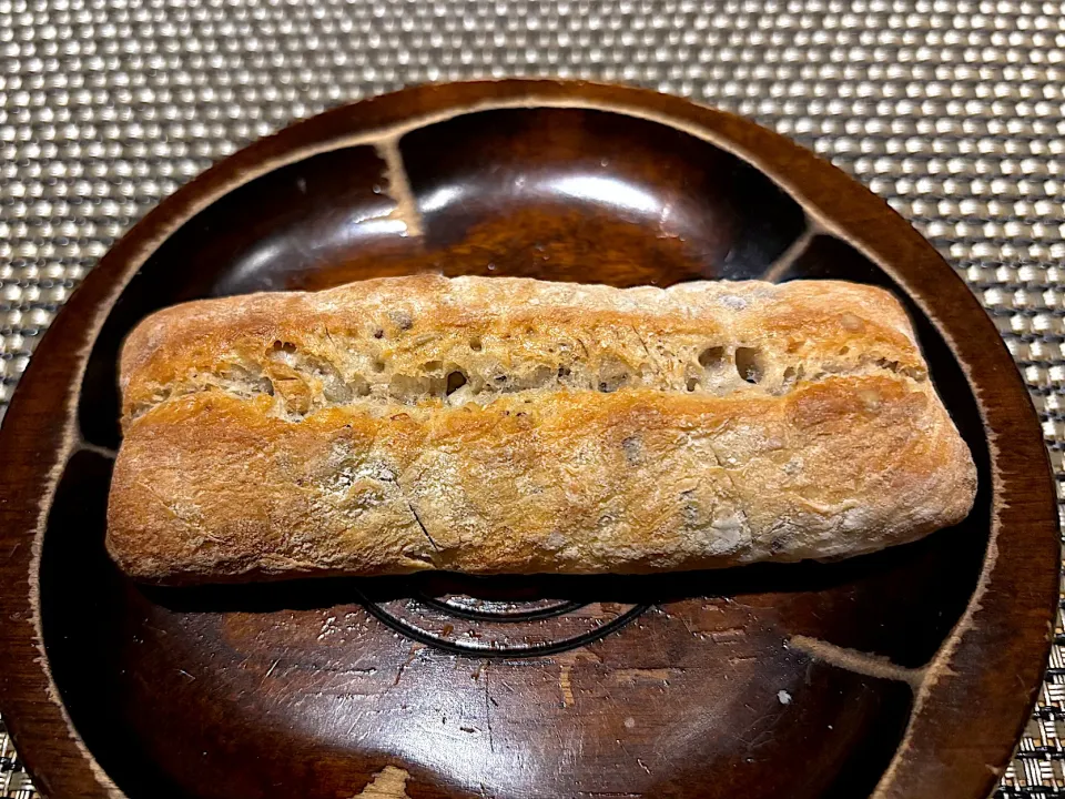 ⑤10月25日・［イタリアン🍝］・ひまわりの種のパン🍞✨（熱々で美味しかった❣️）|山勝さん