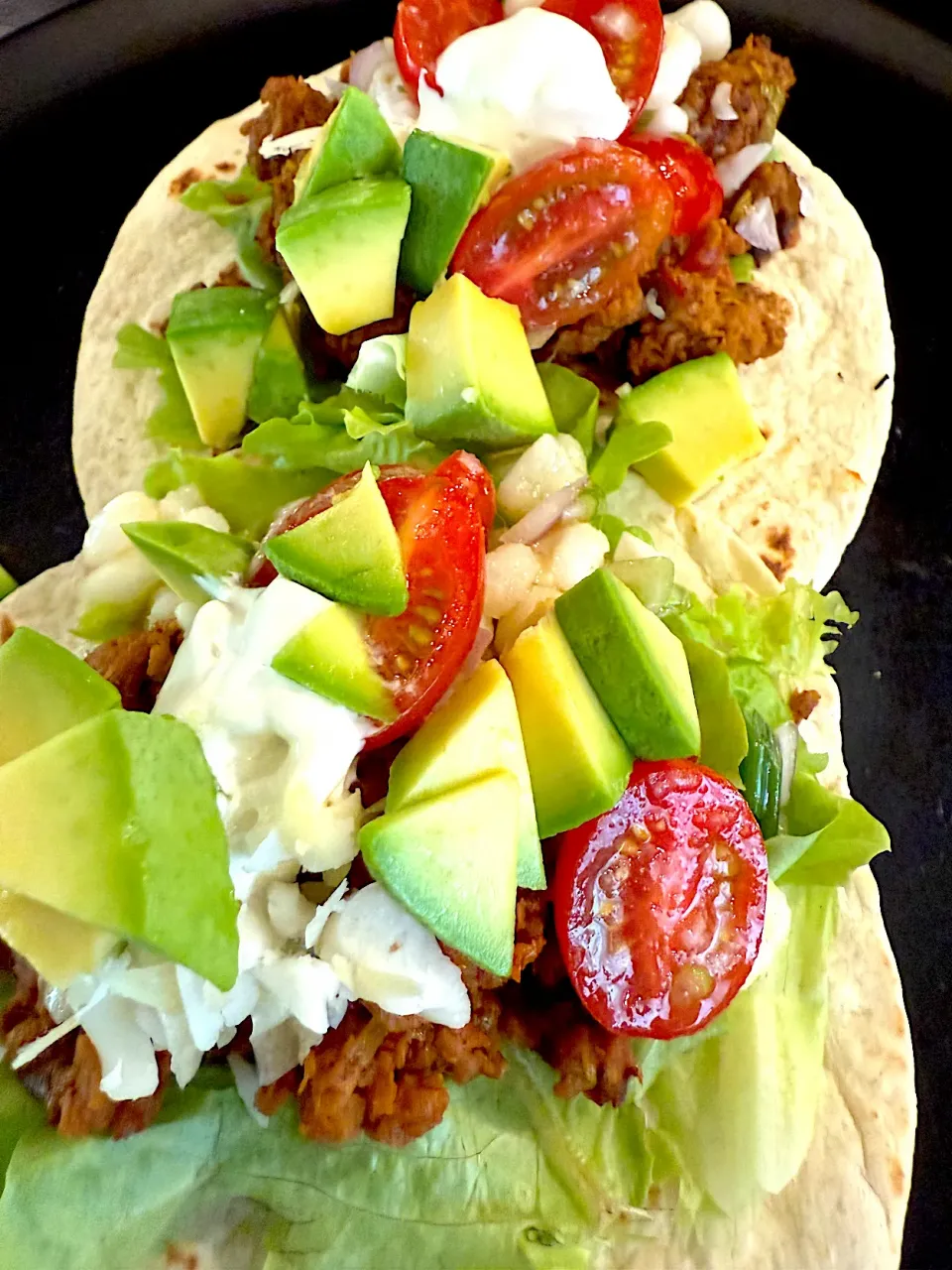 Leek & Beyond Meat Taco. Irish Cheddar & Truffle Goat Cheese. Lettuce, Hominy & Marinated Tomatoes. Avocado. Homemade lime & fermented garlic crema.|Samさん