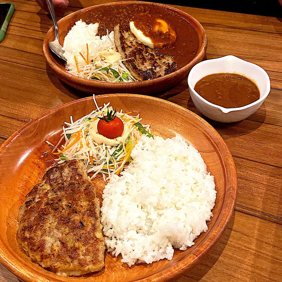 今日はびっくりドンキー。主人はガリバーバーグディッシュエッグトッピング。私はポテサラバケットディッシュいただきました〜！|renharuruさん