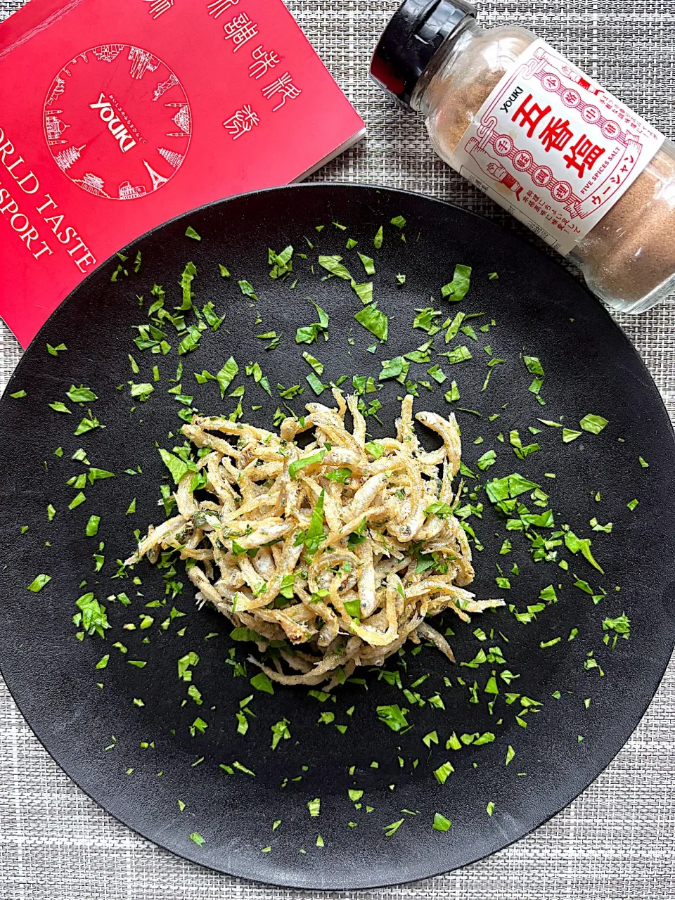 香り豊かなワカサギ稚魚唐揚げ|栃倉 直人さん