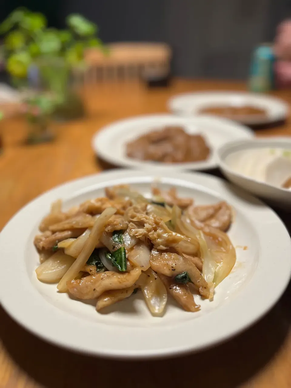 10/25の夕食　野菜と豚トロのオイスター炒め|yoneさん