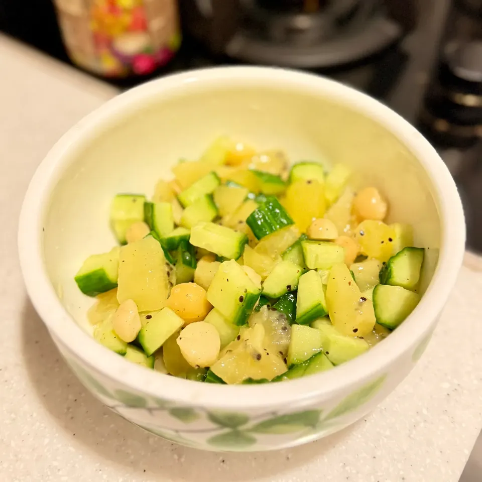 Kiwi Cucumber Pistachios Salad|Zhen Zhenさん