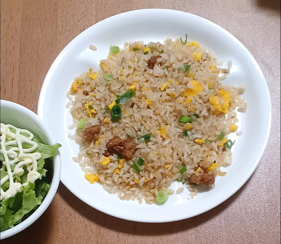 炒飯とサニーレタスのサラダ|ナナさん