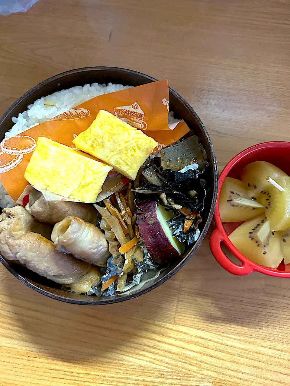 牛蒡とにんじんの肉巻き🥚ひじき煮　きんぴら|JKお弁当さん