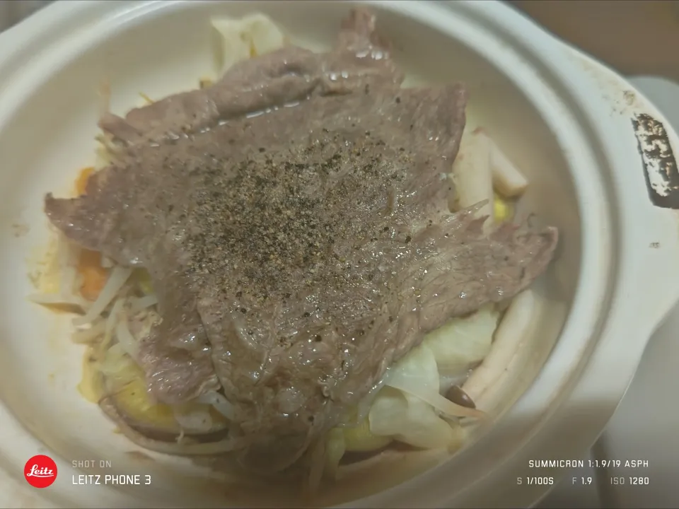 2025/10/25の休みの夕食は国産牛しゃぶしゃぶ用肉で秋野菜とのコラボレーション蒸し鍋|Tarou  Masayukiさん