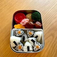 ミニおにぎり弁当🍙|かなたさん