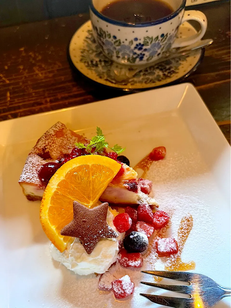 朝のひと休み、ベリーのチーズケーキセット☕️|kaeさん