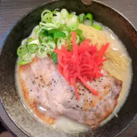 サクッと作って食べる休日のトンテキのせ豚骨ラーメン|ロギーさん