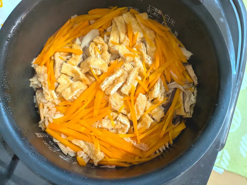 10/25の朝ごはん　きのこの炊き込みご飯|卯月さん