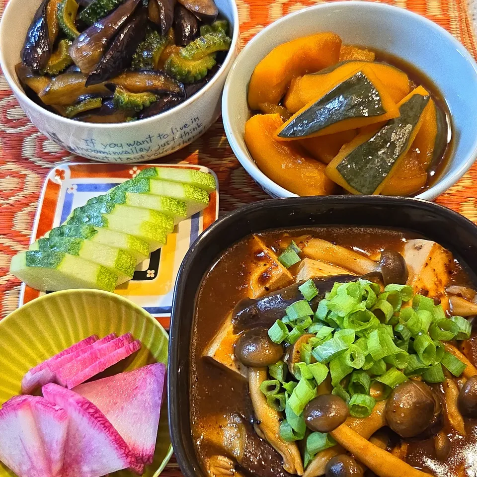 副菜(麻婆豆腐、かぼちゃの煮物、ゴーヤとなすの炒め、漬物2種)|aoiさん