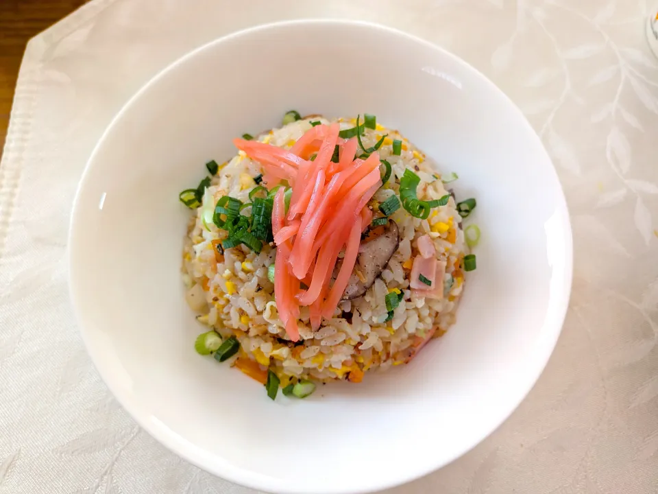 10/27のお昼ごはん　あるもんでチャーハン|卯月さん