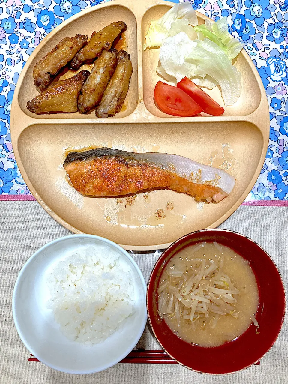 鮭のムニエルと手羽の甘辛焼|おしゃべり献立さん