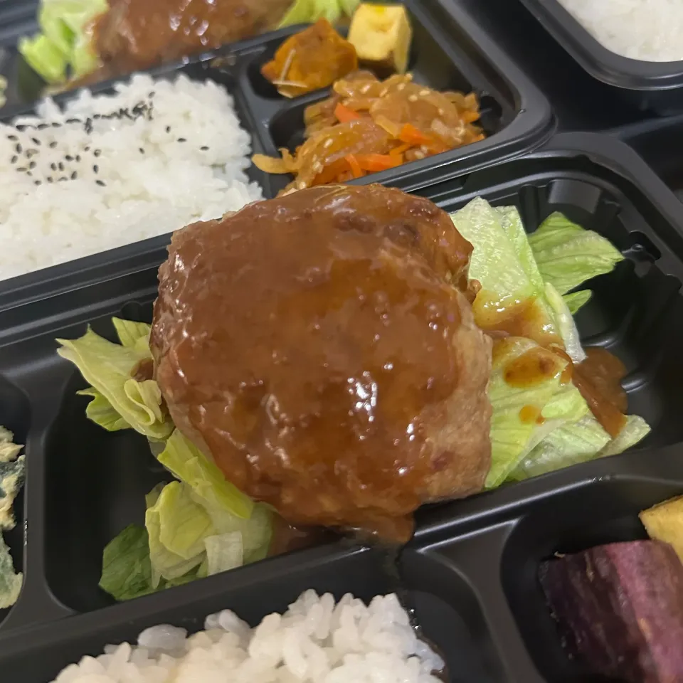 煮込みハンバーグ弁当|沖縄「ピロピロ」ライフさん