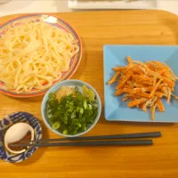 今日の夕食　うどん、ごぼうサラダ|pinknari🐰🌈さん
