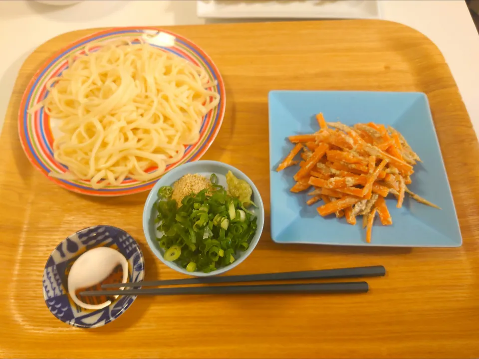今日の夕食　うどん、ごぼうサラダ|pinknari🐰🌈さん