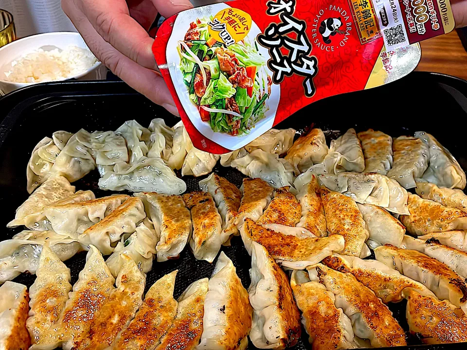 隠し味は季綿記オイスターソースパウチ🌟コクがあるうまうま餃子🥟|🌼はなちゃん🌼さん