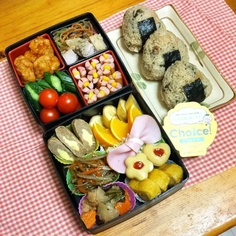 「コシヒカリ2kg」を使ってみたSnapdishの料理・レシピ写真:いしかわ米コシヒカリのしらすアサリわかめ炊き込みご飯おむすび🍙とお弁当🍱🎶