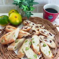 枝豆チーズとクランベリーイチジク胡桃のバゲット🥖😅❓|あみさん