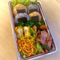 明日の昼メシ、使い捨てシリーズ、しめじ、ベーコン野菜炒め弁当|masaさん