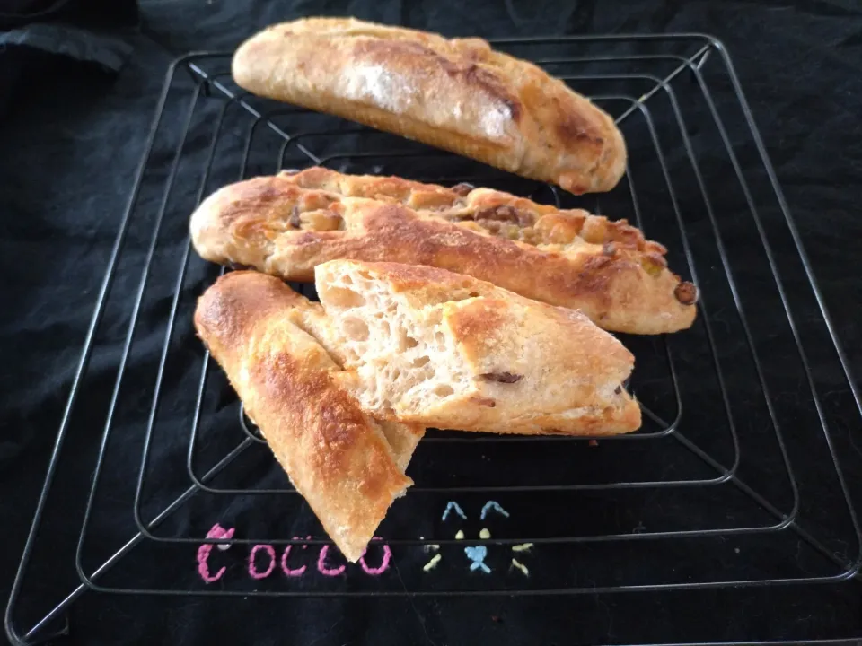 朝日が似合うシリーズ・全粒粉と甘納豆の発酵バターフィセル✨|cocco+さん