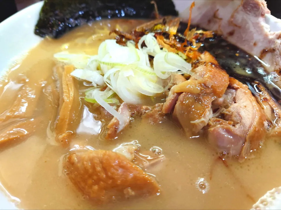 【毎週火曜日は店主気まぐれDay】
【食べログ ラーメン TOKYO 
百名店 2021~2024 選出】 
一条流がんこラーメン総本家 
分家 四谷荒木町
鶏白湯ラーメン 香味油がけ
 (1順目ver、1,400円) 
―麺半分100g (通常200g)
＋つけ玉 (がんこ/覆麺智/花木
共通メンバーカード提示で無料)
@四谷三丁目4分 
(JR新宿駅から徒歩25分)
25288
〈醤137塩46噌󠄀20タ10昆9出15
F16冷27混3つ3焼1ポ1〉
|大脇さん