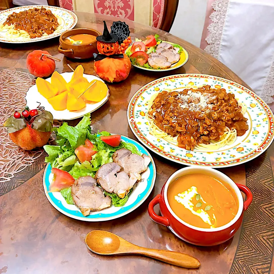 ミートパスタ、チャーシューサラダ|ショコラさん