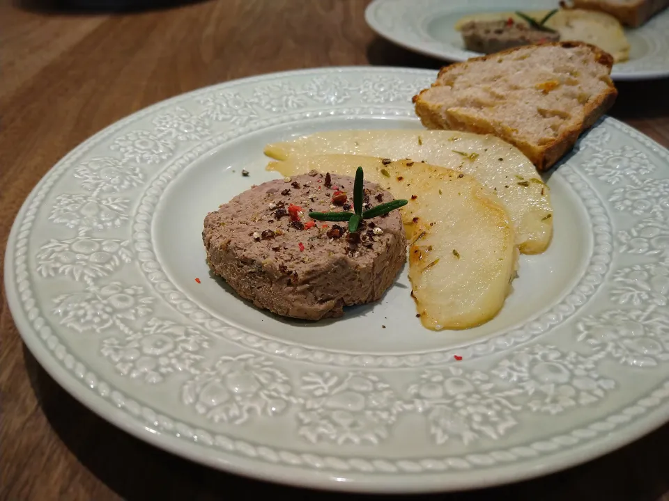 レバーパテと洋梨のソテー|古尾谷りかこさん