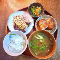 一汁三菜　鰹とスダチの和風マリネ　蓮根飛竜頭　小松菜煮浸し　なめこの味噌汁|kazさん